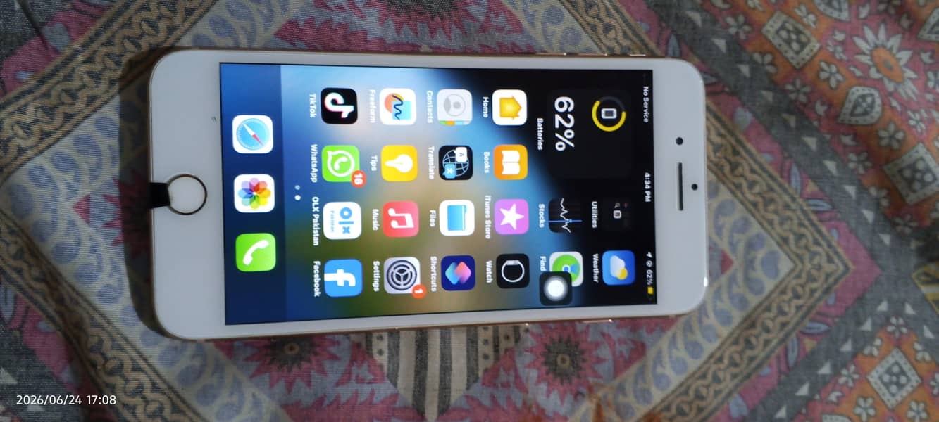 Apple iPhone 8 Plus and Samsung c9 pro 8