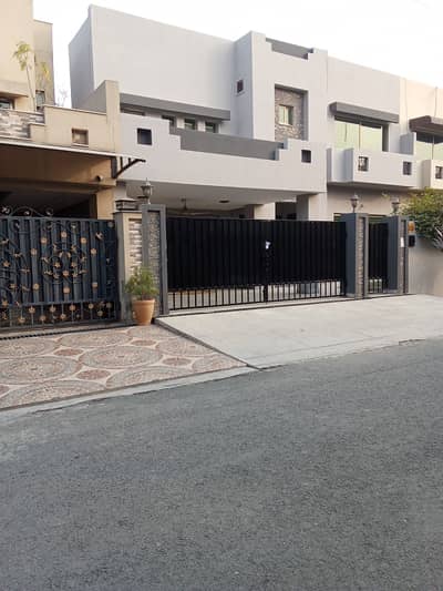 10 MARLA 4 BED BEAUTIFUL HOUSE AVILABLE FOR RENT
