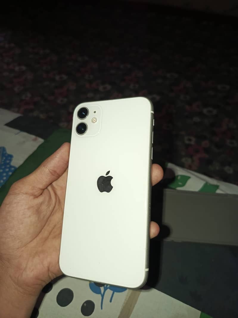 Apple iPhone 11 4