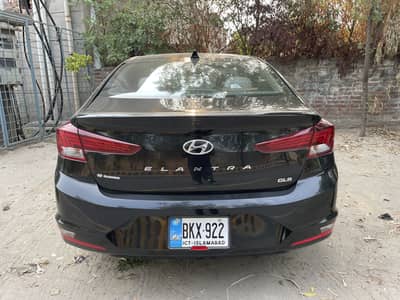 Hyundai Elantra 2022