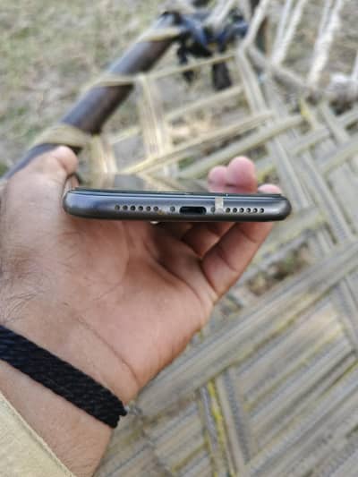 i phone 11 water pack hai exchange possible