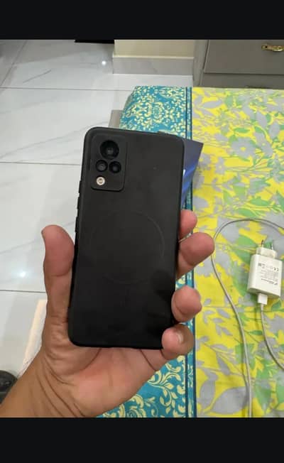 Vivo V21 8+8 gb 128gb all box available only back break