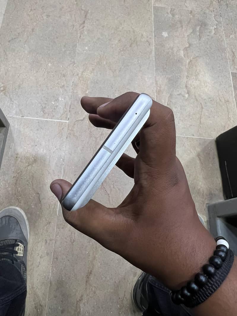 Google Pixel 7 4