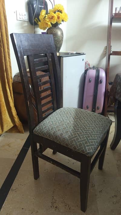 Finning Table and Chairs. Full set