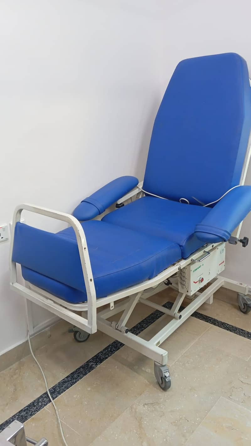 Surgery Couch 0