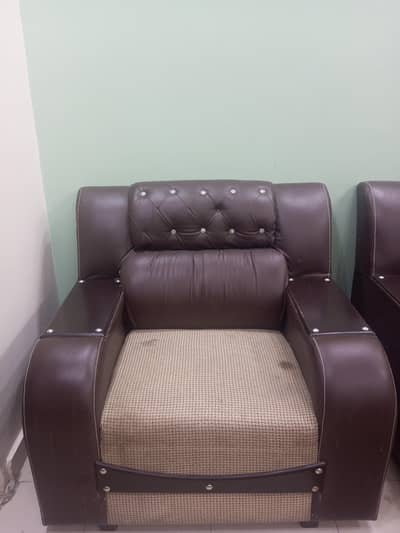 beautiful 6-seater sofa set for sale in good condition.