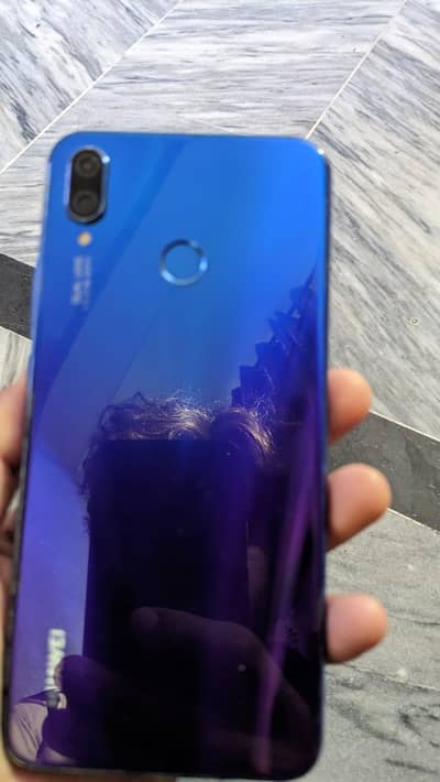 Huawei Nova 3i only phone no charger + box