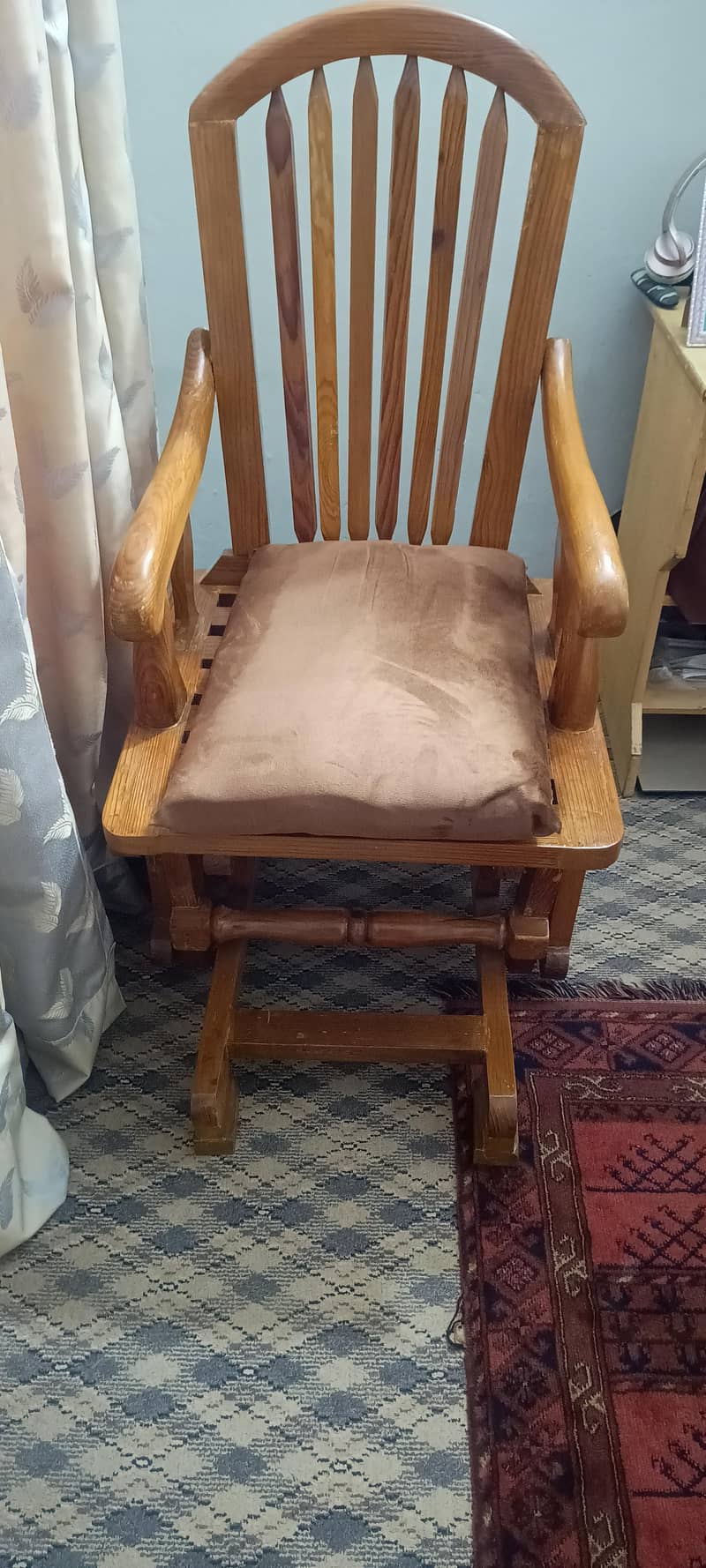 solid Rocking chair 1