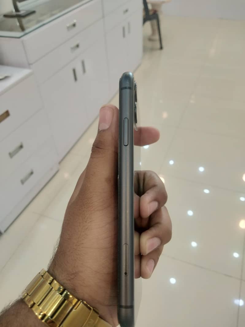 Apple iPhone 11 3
