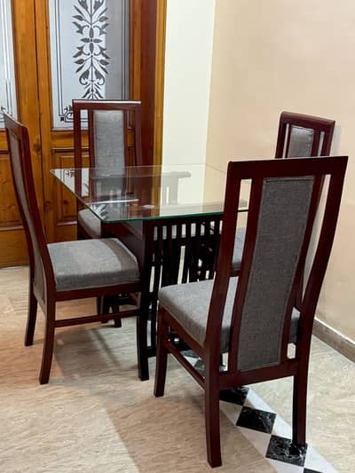 Dinning Table with Four Chair