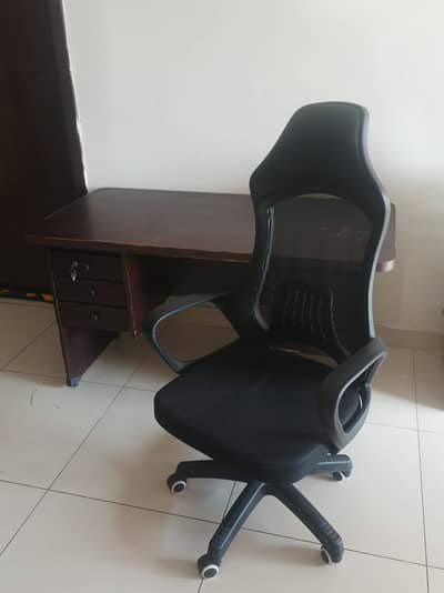 Office Executive Chair & Office Table - Both in Rs. 18,000