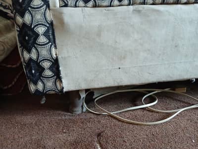 Asalam o alaikum.  I'm selling my Sofa Set (5 Seater)