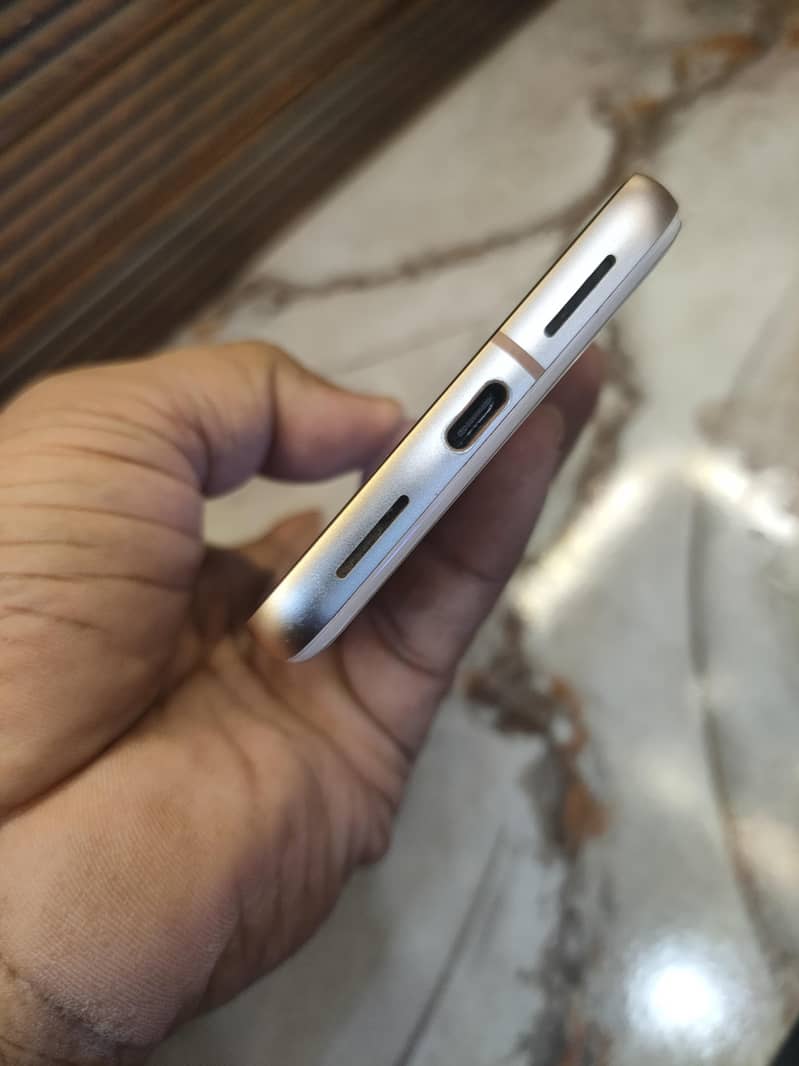 Google Pixel 8 3