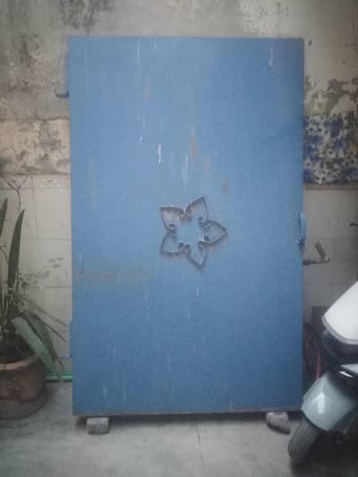 2 door new condition pure metal or iron 6 ft' height
