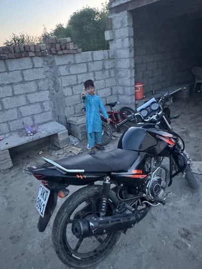 Yamaha ybr achi condition me hai