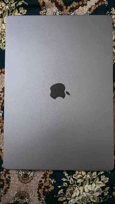 Apple Macbook M1 pro 16 inch 16/512 complete box