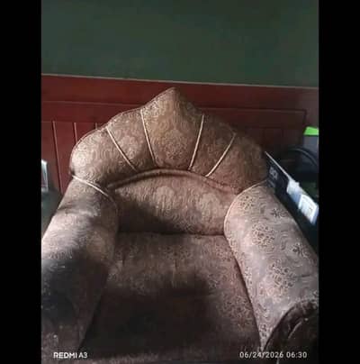 urgent for sale 5 seater sasta sofa