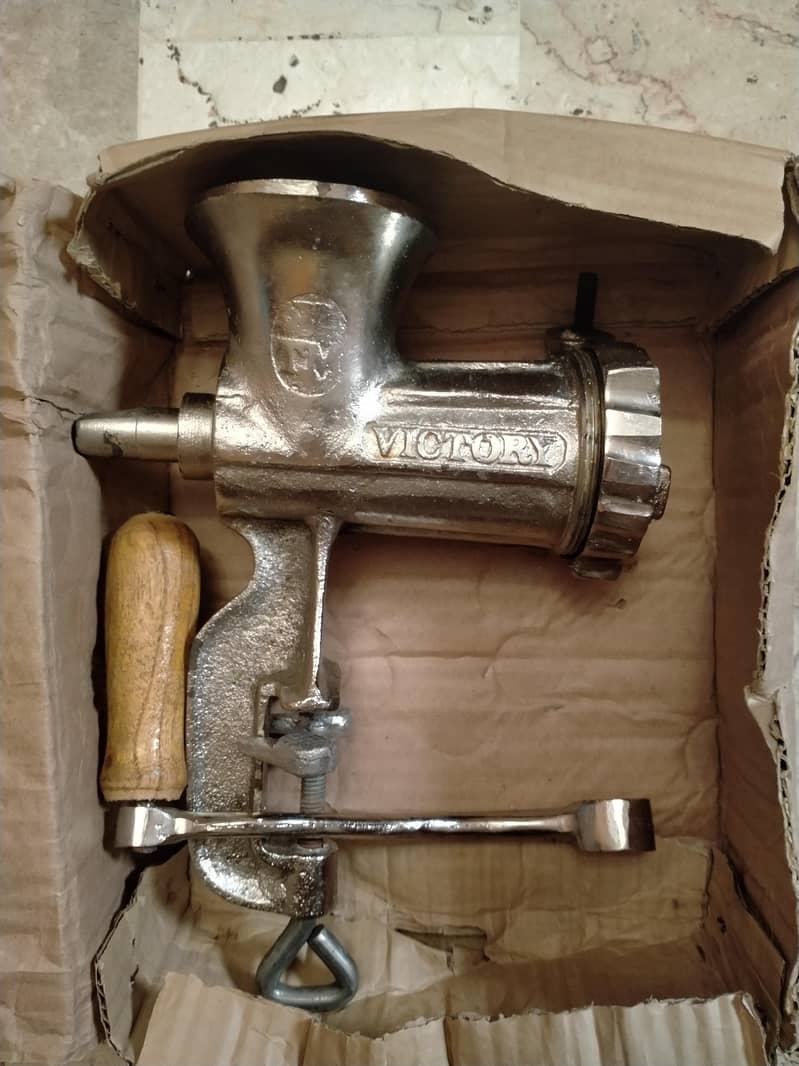 Hand Qeema Machine 1