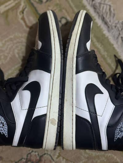 Nike Air Jordan mid 1
