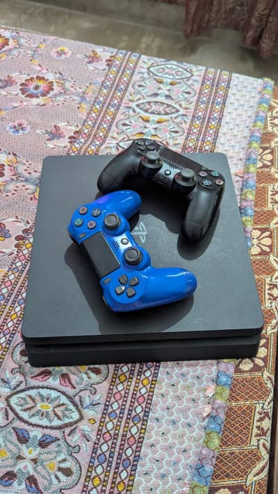 Playstation 4 slim Jailbreak 2tb with 2 controllers fw 12.52
