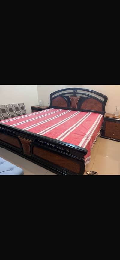 King Size Bed with 2 Side Tables and Dressing Tables Complete Aet