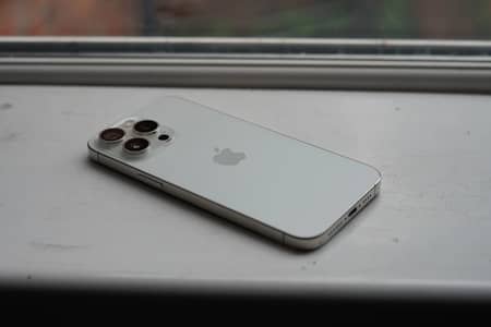 iPhone 15 Pro Max – White Titanium | 100% Battery Health | Scratchless