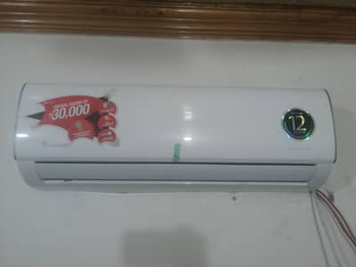 1 ton dawlence powercon split ac 2 year used lush condition