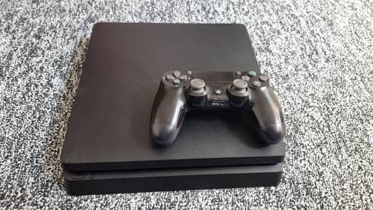 PlayStation 4 slim 500 gb with box