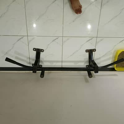 pull up bar with 2 grips
