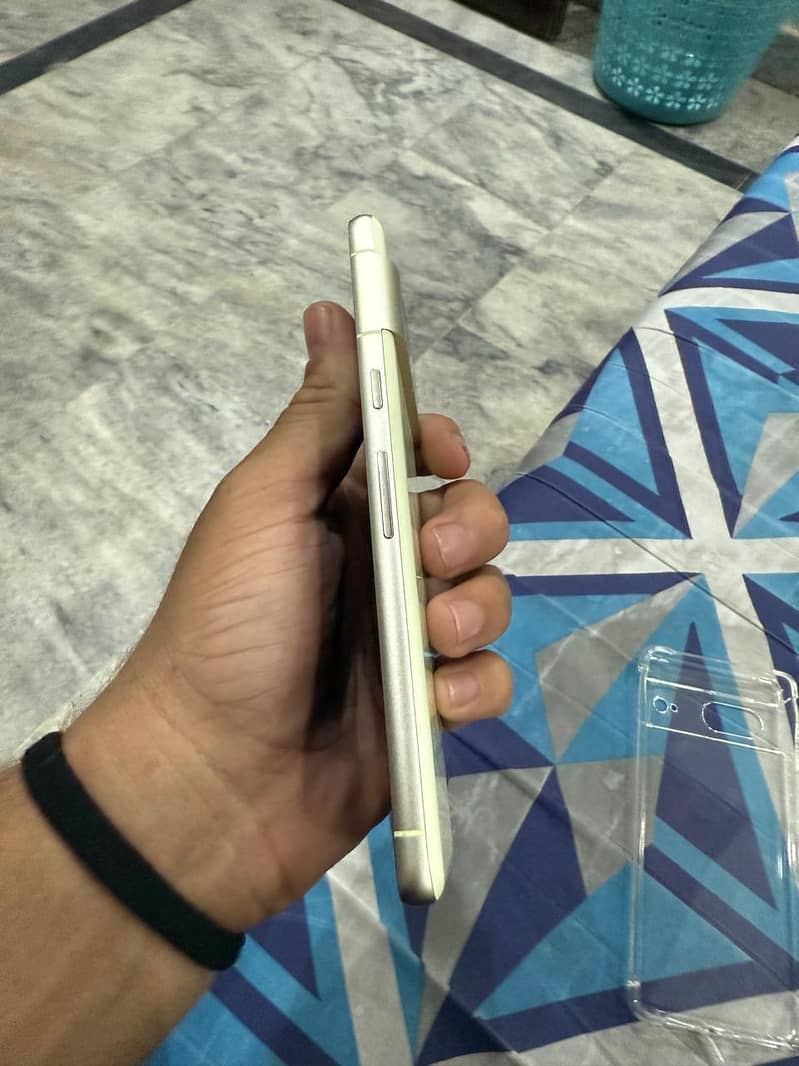 Google Pixel 7 4