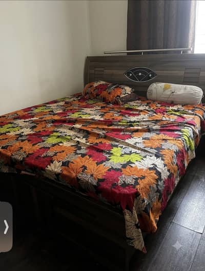 Selling my complete bedroom set due to personal use