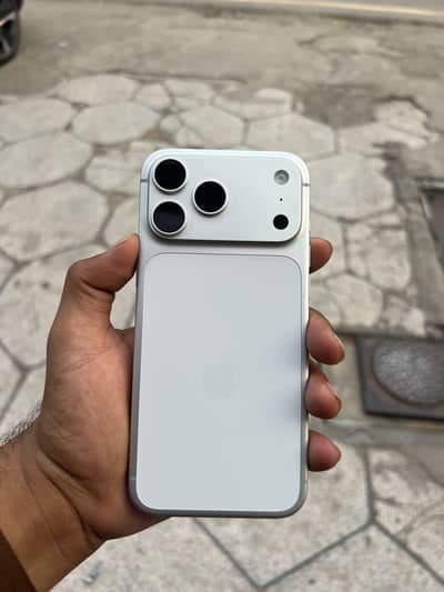 iPhone 17 Pro Max 512GB – Factory Unlock – SILVER