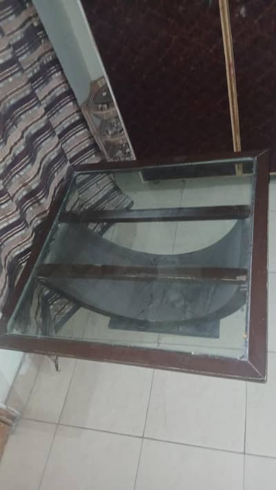 DINING TABLE NEAT CONDITION