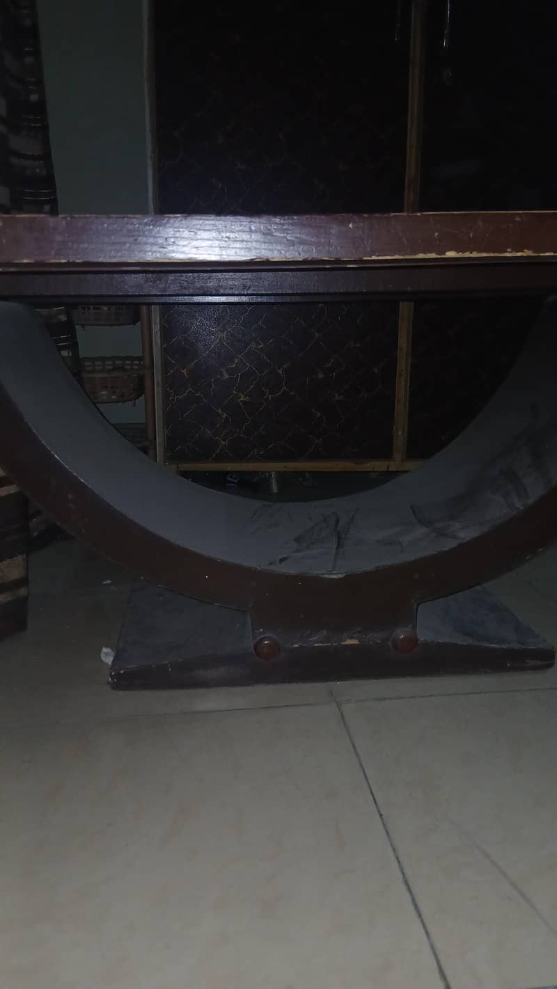 DINING TABLE NEAT CONDITION 1