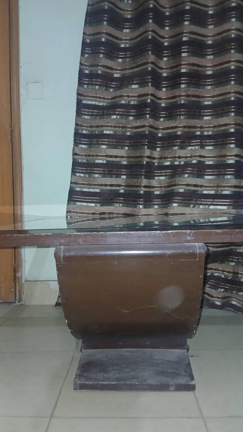 DINING TABLE NEAT CONDITION 2