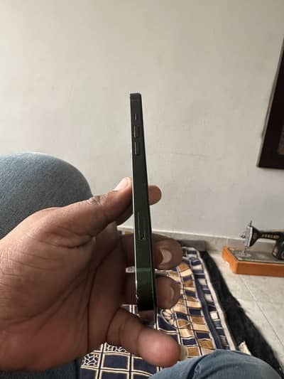 Apple iPhone 13