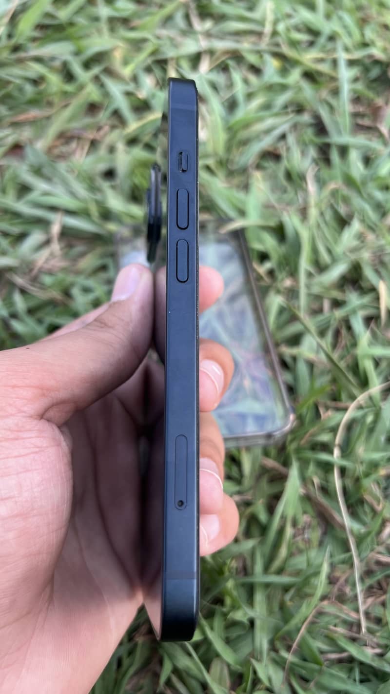 iPhone 13 3
