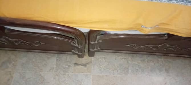 single bed along materess