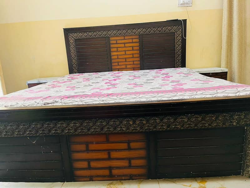 King size bed 1