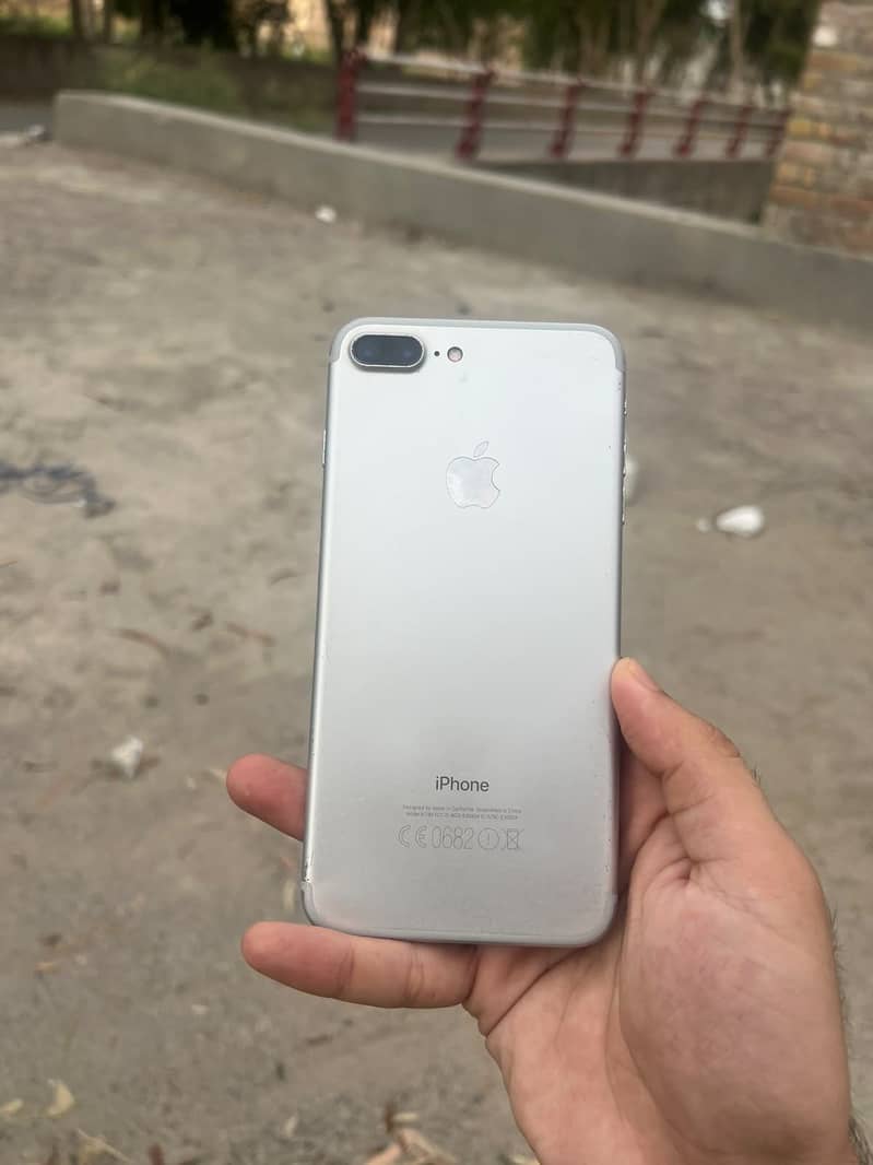 Apple iPhone 7 Plus 1