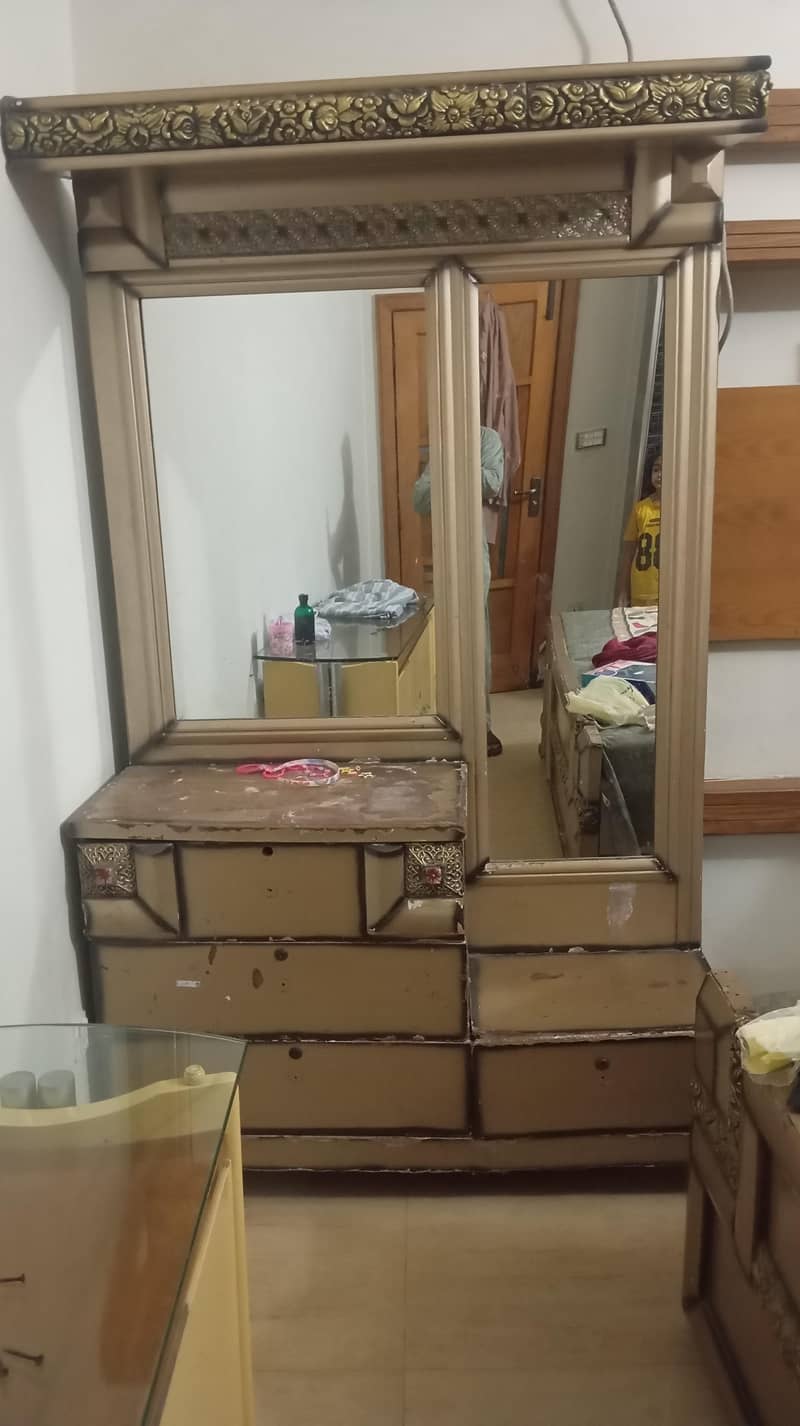 Bed set and Dressing Table 4