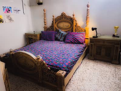 King Size Wooden Bedroom Set (Well Maintained)