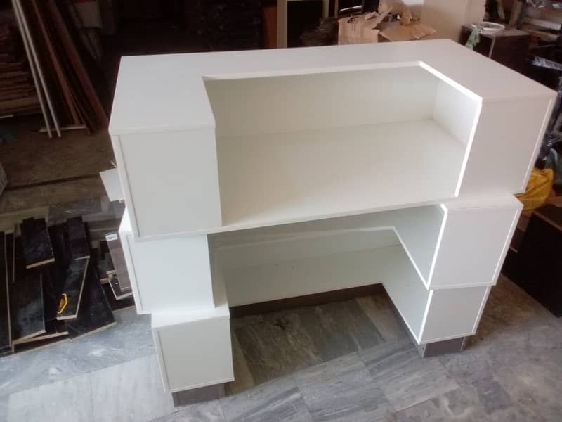 Reception Table | Counter Table 11