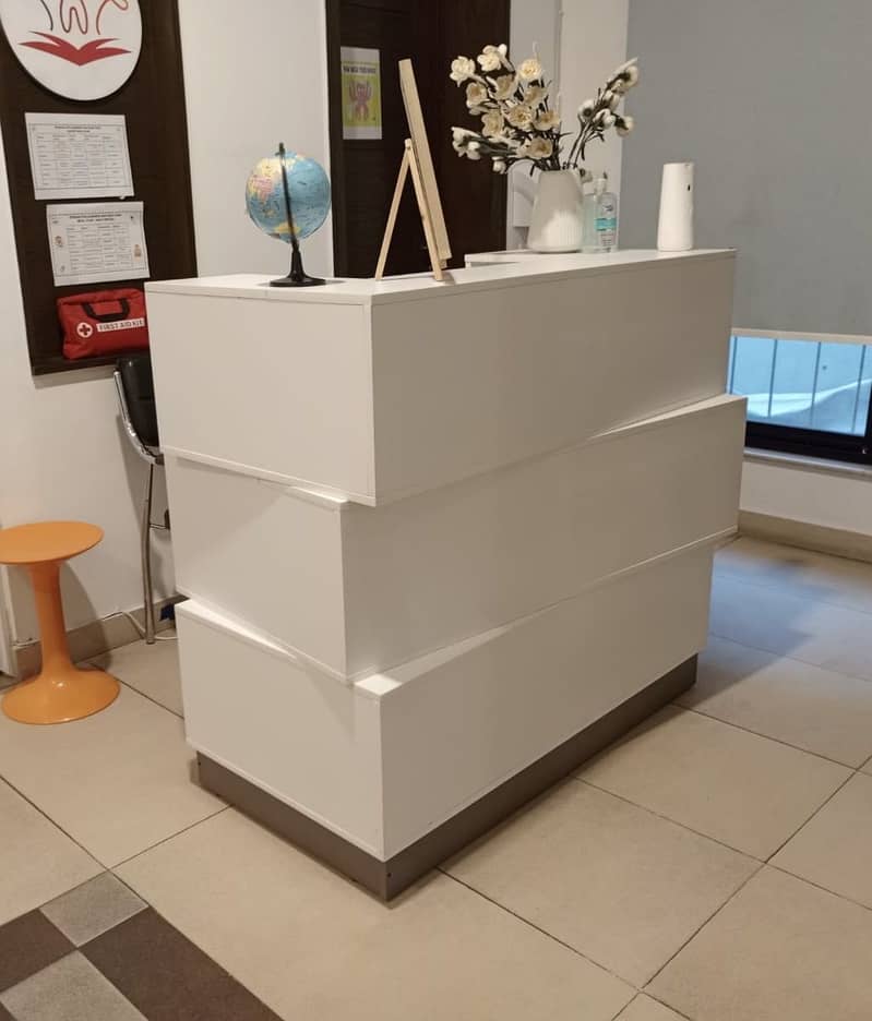 Reception Table | Counter Table 14