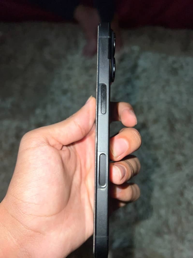 Apple iPhone 16 4