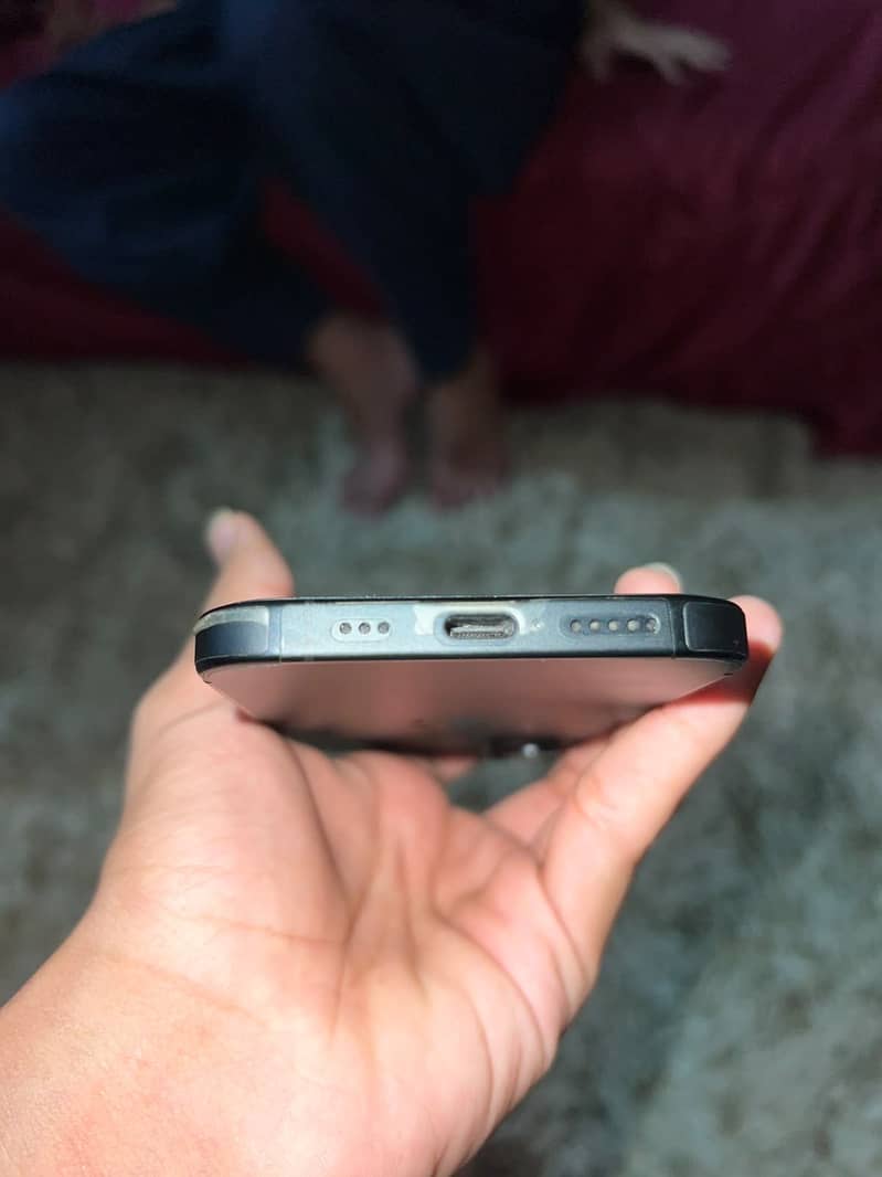 Apple iPhone 16 5