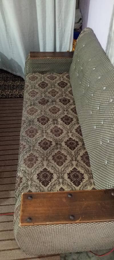 5 seater sofa in good condition urgent sale due to house shifting