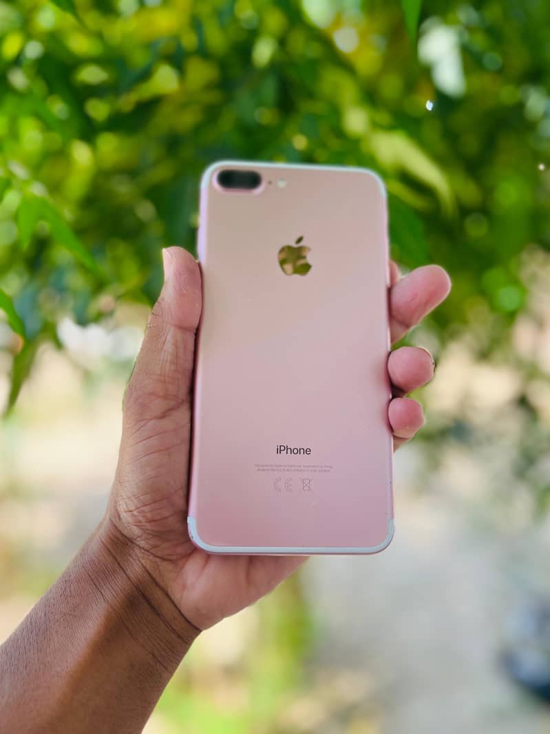Apple iPhone 7 Plus 0