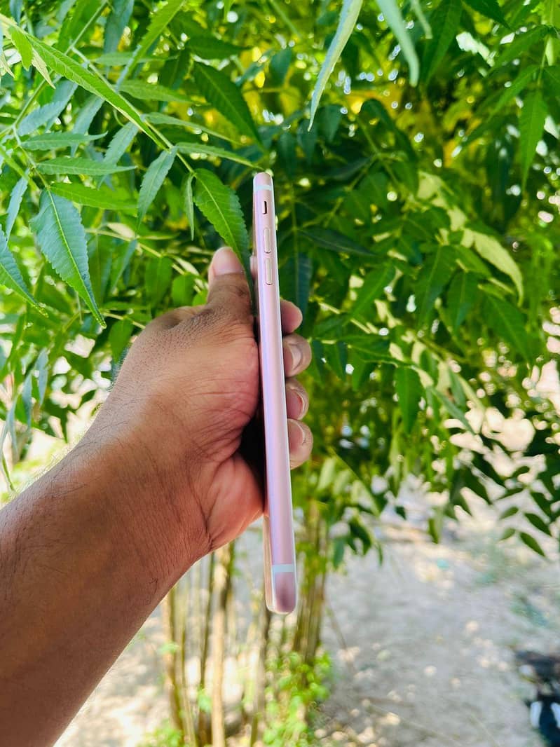 Apple iPhone 7 Plus 2
