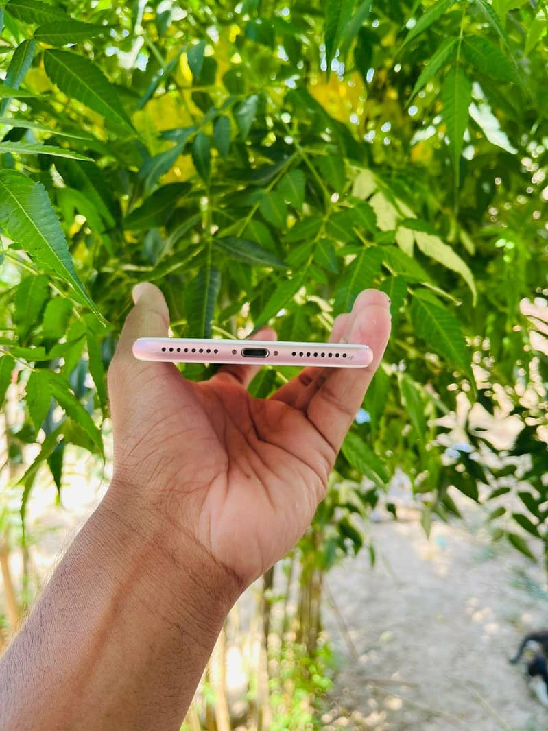 Apple iPhone 7 Plus 3